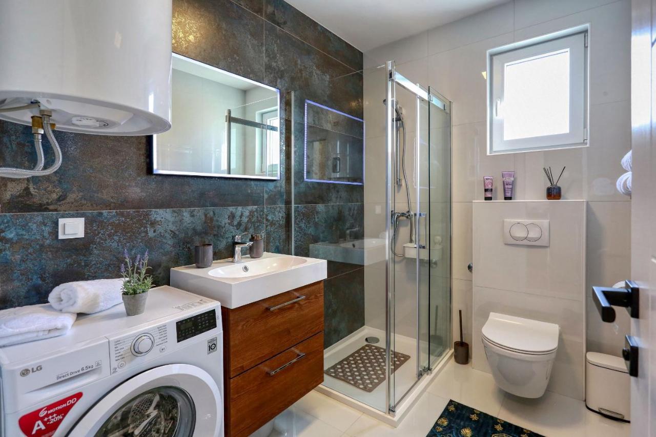 Luxury Apartments Hills Вир Экстерьер фото