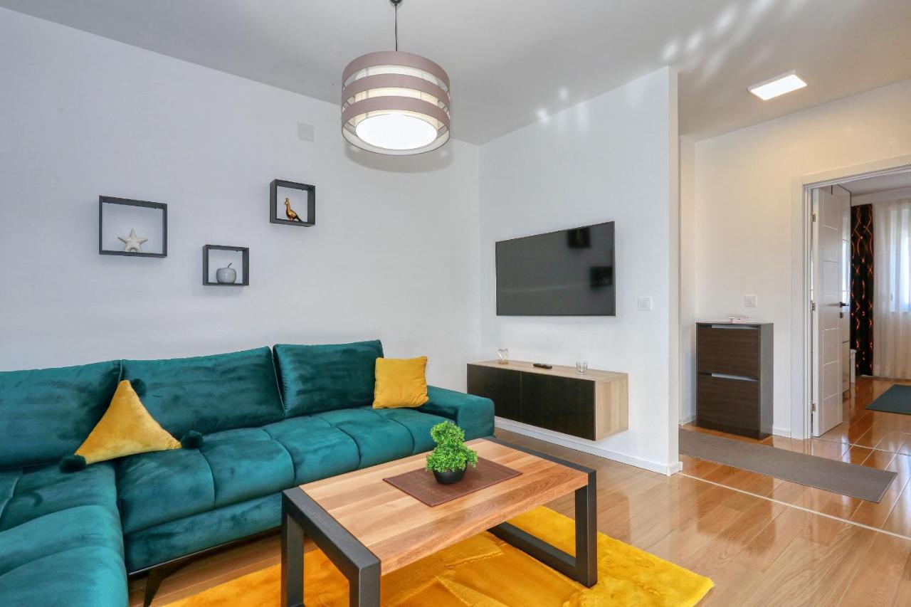 Luxury Apartments Hills Вир Экстерьер фото
